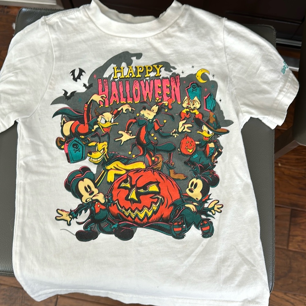 Disney parks kids Halloween Tshirt 2023 (XS)